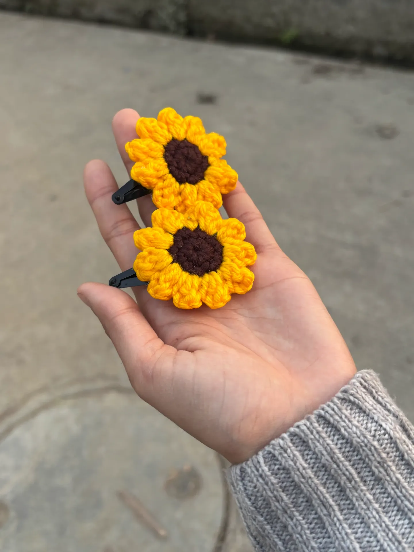 2 Sunflower clip
